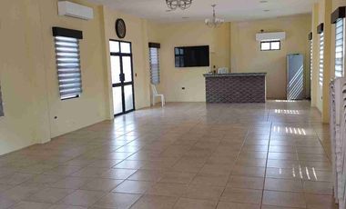 Vendo hermosa casa en Vila club, amplia con piscina 5 dormitorios 6 baños