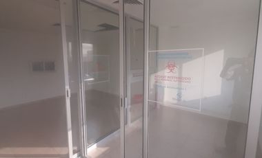 SE RENTA LOCAL EN PLAZA NICHUPTE 172 M² EN 2 PLANTAS