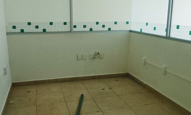SE RENTA LOCAL EN PLAZA NICHUPTE 172 M² EN 2 PLANTAS