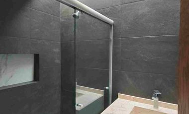 Venta de Casas de tres recámaras en Fraccionamiento con acceso controlado 24/7  en Altozano a cinco minutos de plaza paseo Altozano en Morelia Michoacán.