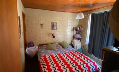 CASA EN TERRENO 440 M² - 2 PISOS, 5D3B - LAS BANDURRIAS - PIRQUE (Cód.124)