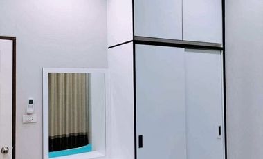 House for Rent/Sale – Great location near the city, fully furnished, located in a housing project, flood-free area, in San Sai Luang zone.