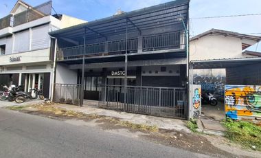 Ruang Usaha Cocok Untuk Cafe 2 Lantai Lokasi Strategis di Daerah Bugisan