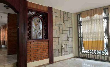 CASA DE ARRIENDO EN BARRIO CENTENARIO