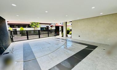 Brand-new Modern Stunning House and Lot with Swimming Pool for Sale in BF Homes, Parañaque