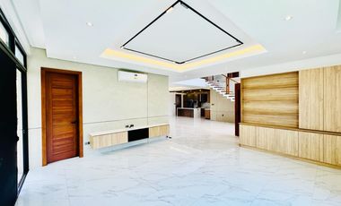 Brand-new Modern Stunning House and Lot with Swimming Pool for Sale in BF Homes, Parañaque