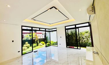 Brand-new Modern Stunning House and Lot with Swimming Pool for Sale in BF Homes, Parañaque