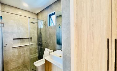 Brand-new Modern Stunning House and Lot with Swimming Pool for Sale in BF Homes, Parañaque