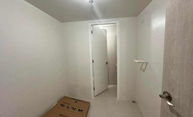 FOR RENT - MODERN 2BR WITH FRONT SEAVIEW BALCONY AND PARKING IN MANDANI BAY, CEBU. FURNISHED.
