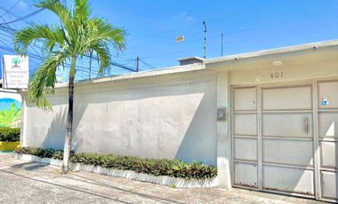 LA MEJOR UBICACIÓN DE URDESA, EXCELENTE PARA PROYECTO RESIDENCIAL O COMERCIAL, CON USO DE SUELO AMPLIO