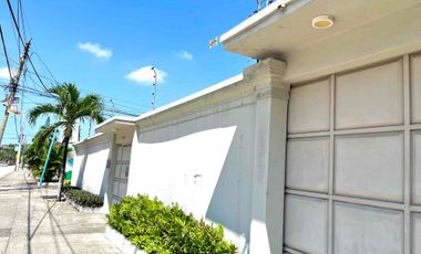 LA MEJOR UBICACIÓN DE URDESA, EXCELENTE PARA PROYECTO RESIDENCIAL O COMERCIAL, CON USO DE SUELO AMPLIO