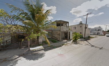 Casa en calle Flamingo, Izamal Residencial, Cancún, Quintana Roo, México. ¡NO CRÉDITOS!
