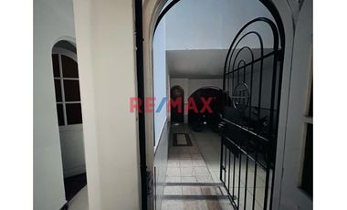 Se Alquila Primer Y Segundo Piso -Urb. Monserrate A Pocas Cuadras De Isabel De Bobadilla 280M2