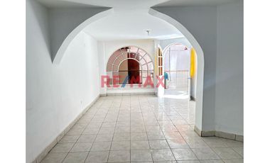 Se Alquila Primer Y Segundo Piso -Urb. Monserrate A Pocas Cuadras De Isabel De Bobadilla 280M2