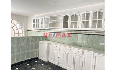 Se Alquila Primer Y Segundo Piso -Urb. Monserrate A Pocas Cuadras De Isabel De Bobadilla 280M2