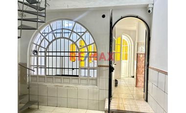 Se Alquila Primer Y Segundo Piso -Urb. Monserrate A Pocas Cuadras De Isabel De Bobadilla 280M2