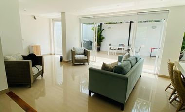 CASA ESQUINERA EN SANTORINI I