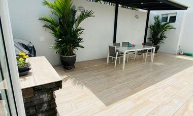 CASA ESQUINERA EN SANTORINI I