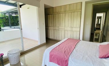 CASA ESQUINERA EN SANTORINI I