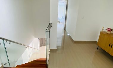 CASA ESQUINERA EN SANTORINI I