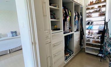 CASA ESQUINERA EN SANTORINI I