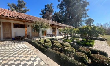 Casa En Venta En Preciosa Parcela De 2 Hectáreas