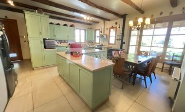 Casa En Venta En Preciosa Parcela De 2 Hectáreas