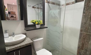 ¡SE ARRIENDA APARTAMENTO AMOBLADO EN RICAURTE – GIRARDOT!   Dirección: Cra 13B #12-63, Lote A4 – Apto 409, Piso 4, Interior 4