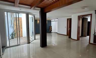 ¡Invierte en tu nuevo hogar en Fraccionamiento 8 de Julio! Casa en Venta en Guadalajara, Jalisco, cerca de la clinica 46