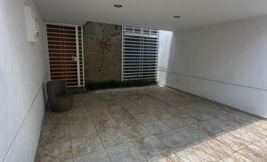 ¡Invierte en tu nuevo hogar en Fraccionamiento 8 de Julio! Casa en Venta en Guadalajara, Jalisco, cerca de la clinica 46