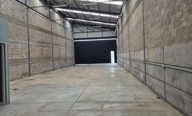 SE RENTA BODEGA DE 400 m2 POR PASEOS DE LA CIMA