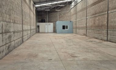 SE RENTA BODEGA DE 400 m2 POR PASEOS DE LA CIMA