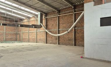 SE RENTA BODEGA DE 1,000m2 EN COL JULIAN DE OBREGON
