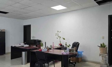 Se vende Bodega en Jardines del Bosque