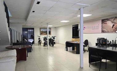 Se vende Bodega en Jardines del Bosque