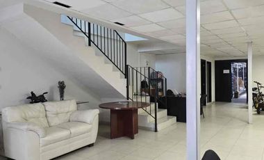 Se vende Bodega en Jardines del Bosque