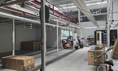 Se vende Bodega en Jardines del Bosque