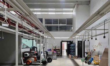 Se vende Bodega en Jardines del Bosque