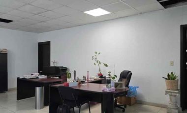 Se vende Bodega en Jardines del Bosque
