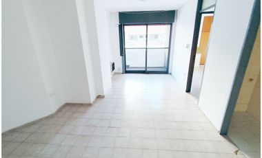 ALQUILA: Dpto 1 Dormitorio Externo con Balcón / 9 de Julio 560 - B° Centro