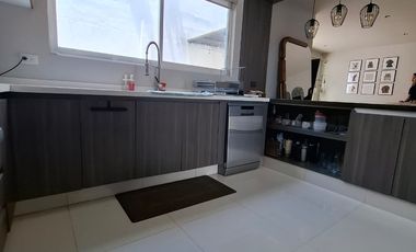SE RENTA CASA DENTRO DE FRACCIONAMIENTO YAQUI, A 3 MINUTOS DE PLAZA SAN DIEGO, PUEBLA