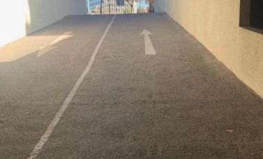 Se vende excelente estacionamiento sector Colón,  techado . $ 15000000.-