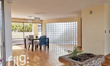 Venta Casa de 3 Niveles con Piscina, Quincho y Sala de Cine – Jardines del Sur