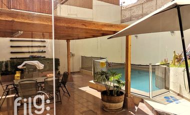 Venta Casa de 3 Niveles con Piscina, Quincho y Sala de Cine – Jardines del Sur