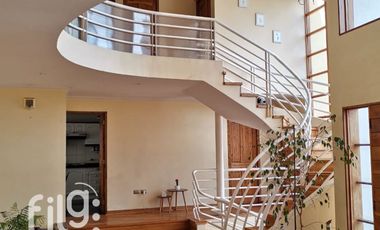 Venta Casa de 3 Niveles con Piscina, Quincho y Sala de Cine – Jardines del Sur