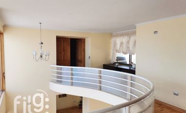 Venta Casa de 3 Niveles con Piscina, Quincho y Sala de Cine – Jardines del Sur