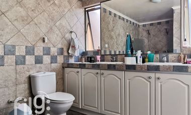 Venta Casa de 3 Niveles con Piscina, Quincho y Sala de Cine – Jardines del Sur