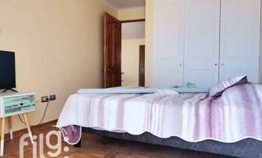 Venta Casa de 3 Niveles con Piscina, Quincho y Sala de Cine – Jardines del Sur