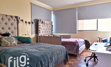 Venta Casa de 3 Niveles con Piscina, Quincho y Sala de Cine – Jardines del Sur