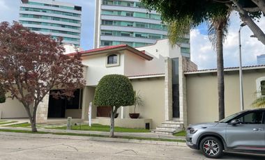Casa en Renta en Fraccionamiento Puerta Paraíso Vía Atlixcayotl Angelópolis